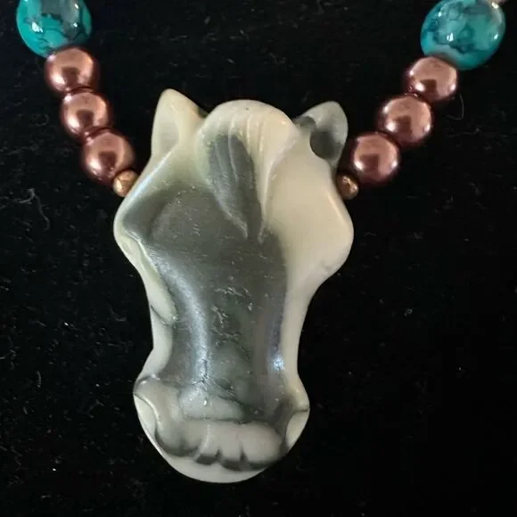 Western Stone Carved Horse Penda Necklace - Picture 2 of 4